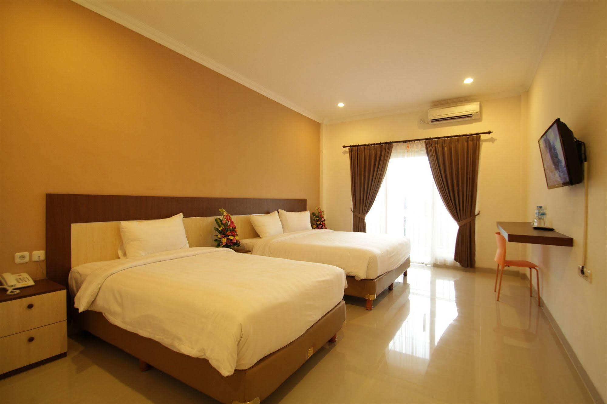 Oyo 90473 Gowin Hotel Kuta Lombok Esterno foto